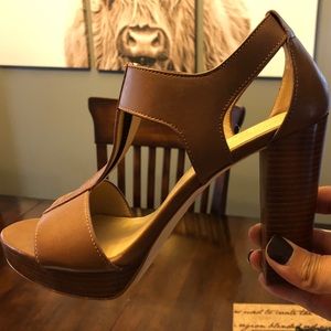 Michael Kors Berkley Leather Platform Heel Size 8